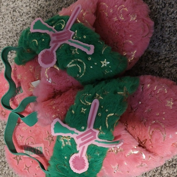 Wicked Plush Platform Women Slippers 9/10 - Picture 2 of 6